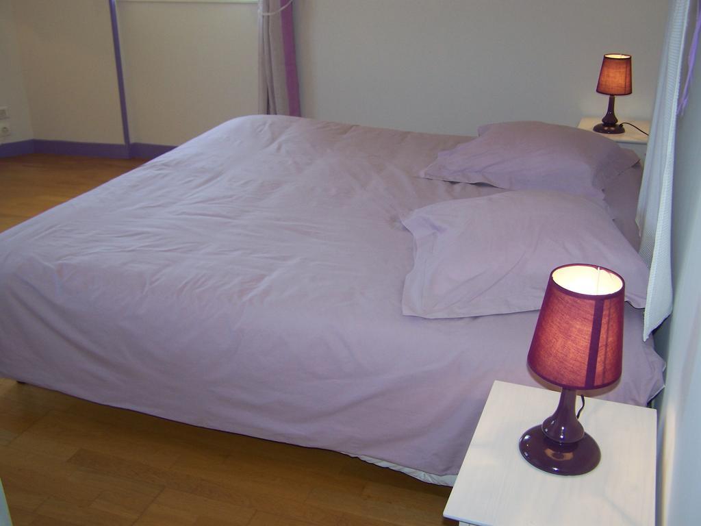 Les Cigales Bed and Breakfast Charols Δωμάτιο φωτογραφία